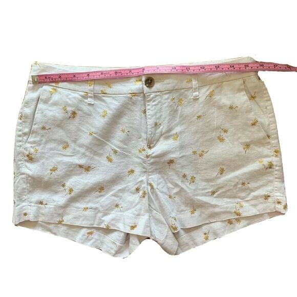 Old Navy White Gold Palm patterned shorts size 6 Flat Front - Picture 9 of 9
